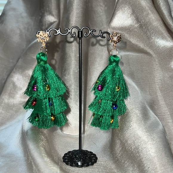 Christmas tree tassel earrings nwt - Picture 4 of 4